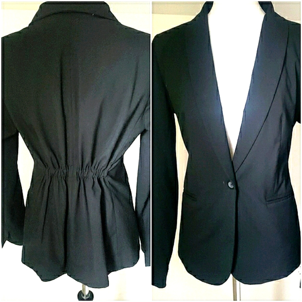 Black Jacket With Pockets and Ruched Waist